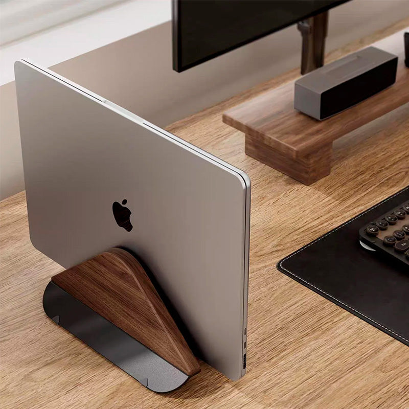 suporte vertical trigonal de madeira para notebook preto e madeira neua exclusive