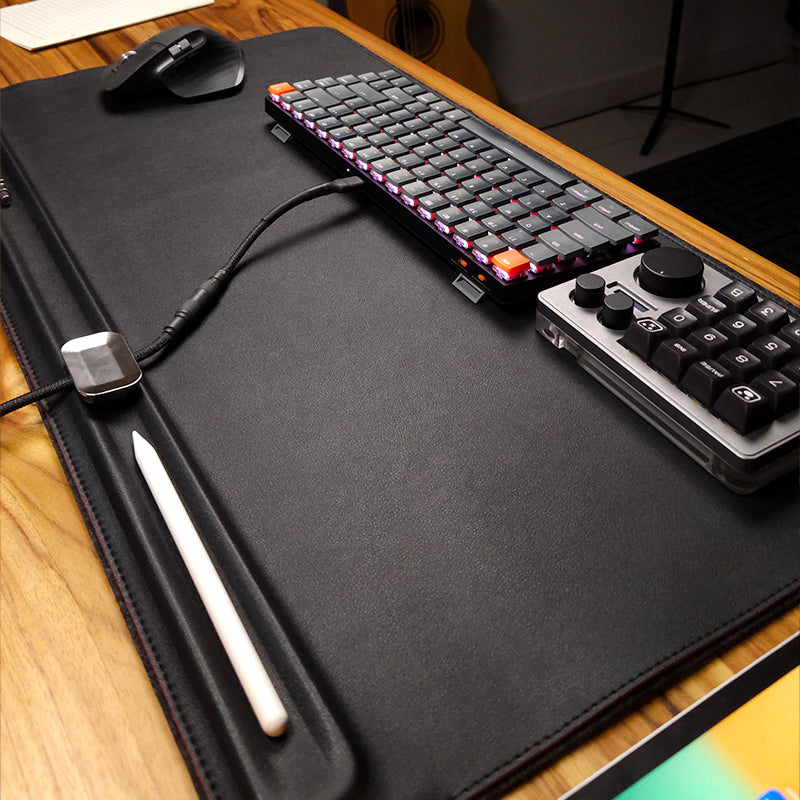 Desk Pad Singular de Couro com Suporte Exclusive preto neua desk mat orbitkey no brasil
